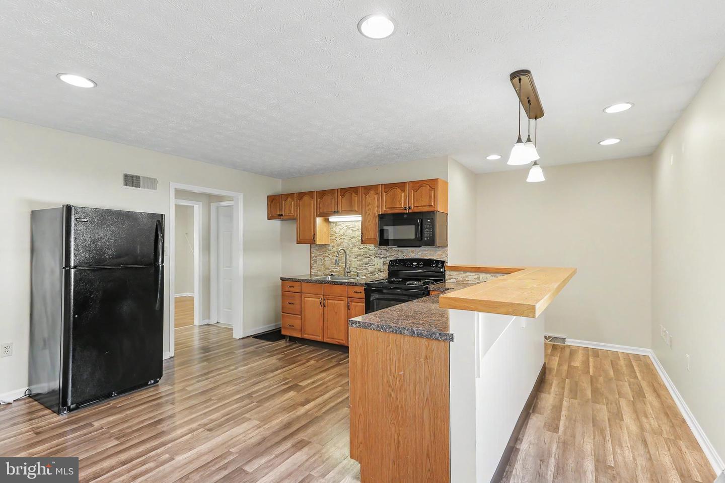 98 Herman Ave #g Property Photo 6