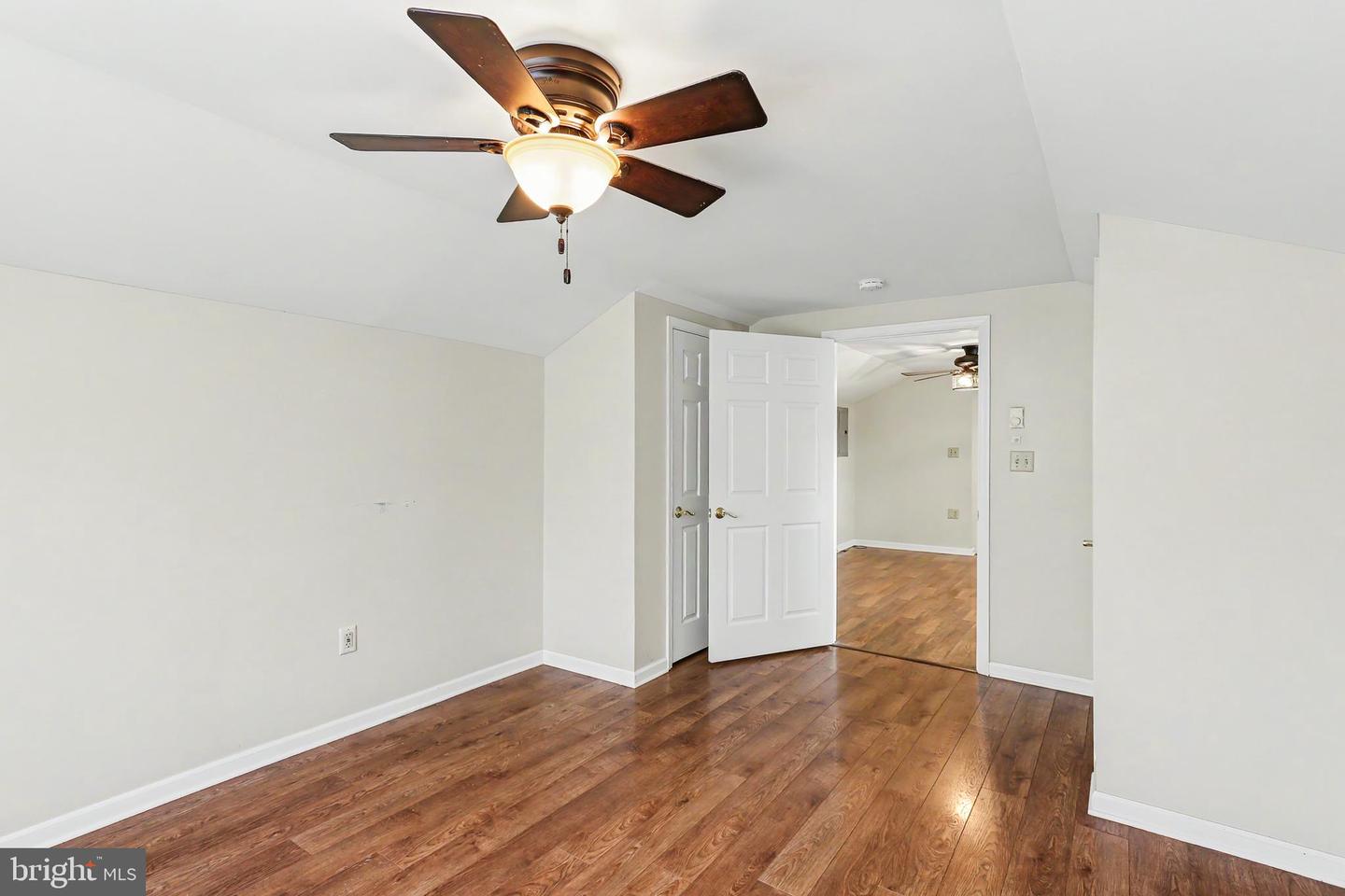 98 Herman Ave #g Property Photo 8