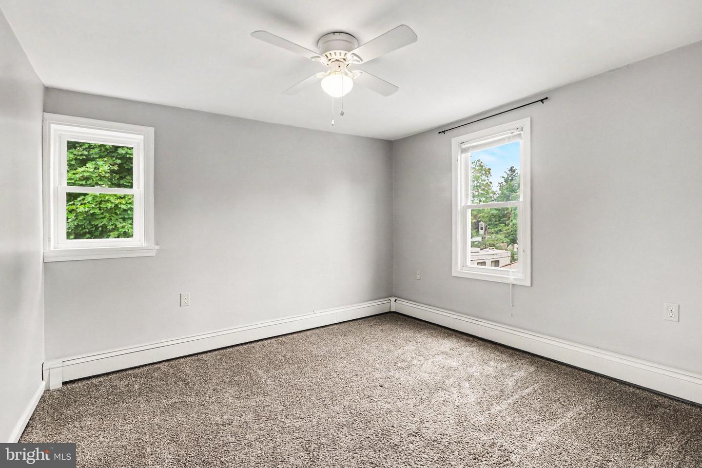 400 W Dauphin Property Photo 18