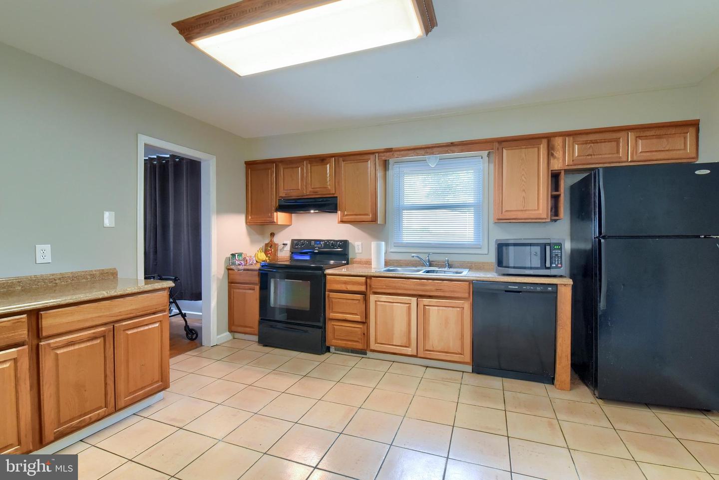 2204 Fenwick Ave Property Photo 12