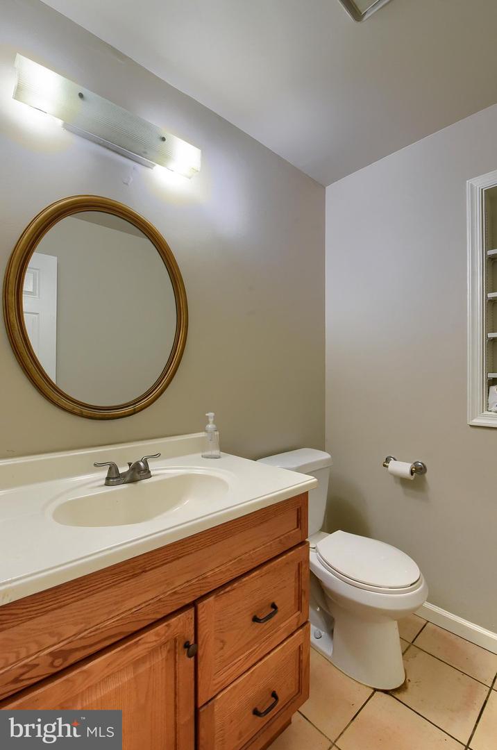 2204 Fenwick Ave Property Photo 16
