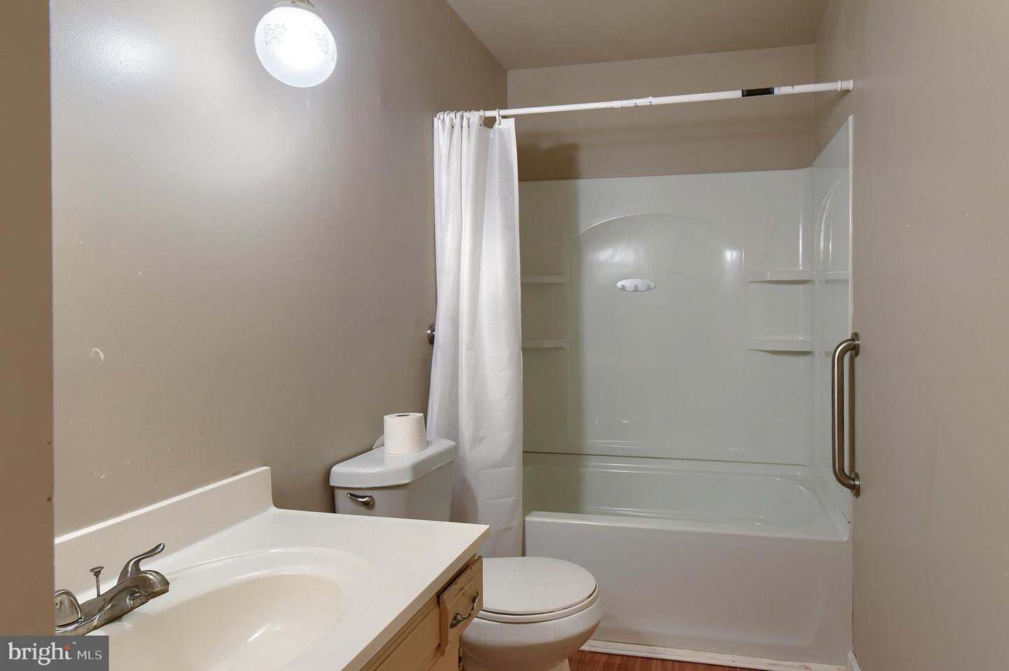 2204 Fenwick Ave Property Photo 21