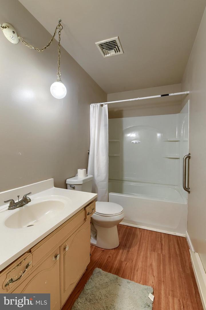 2204 Fenwick Ave Property Photo 22