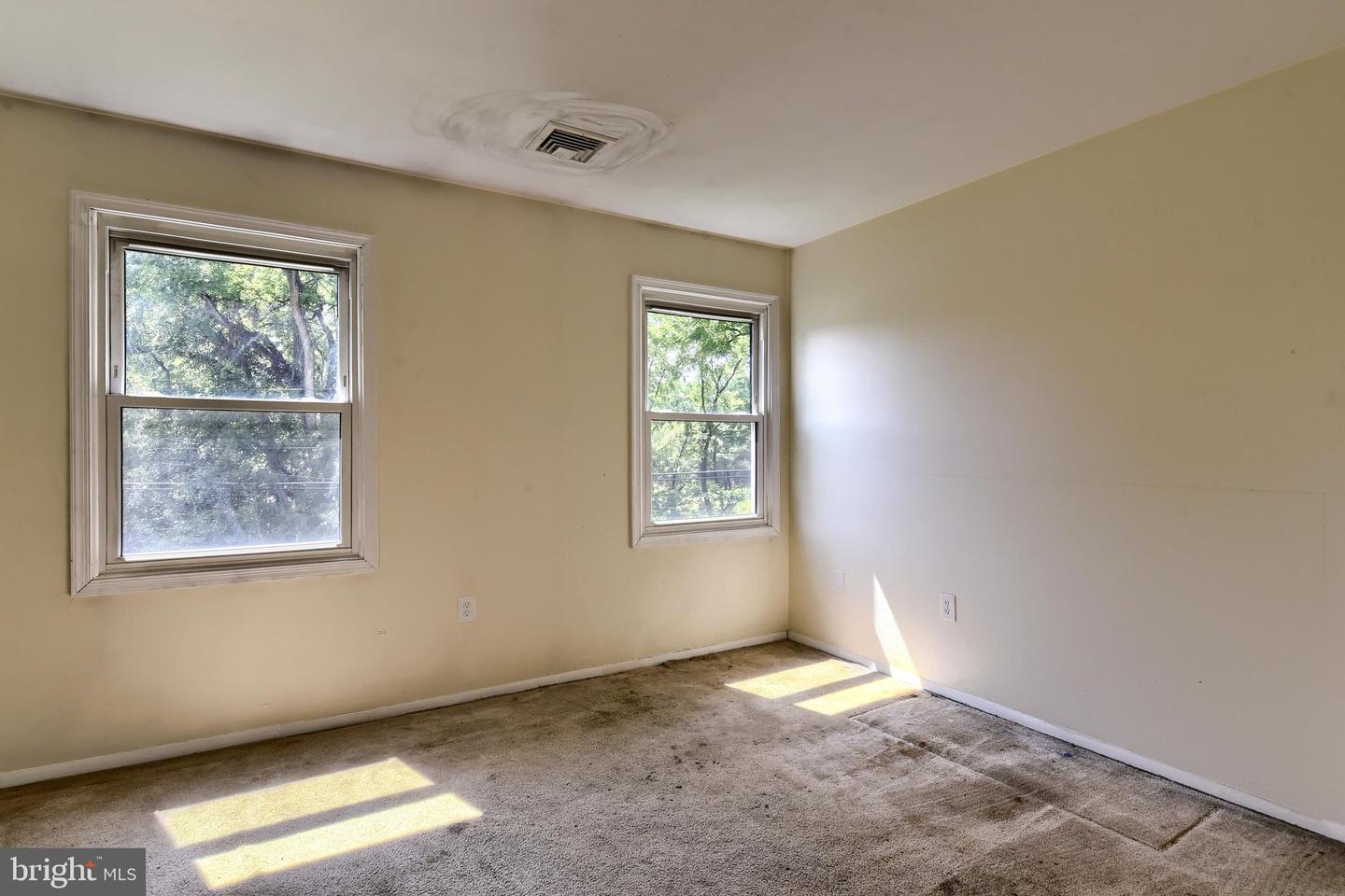 2204 Fenwick Ave Property Photo 23