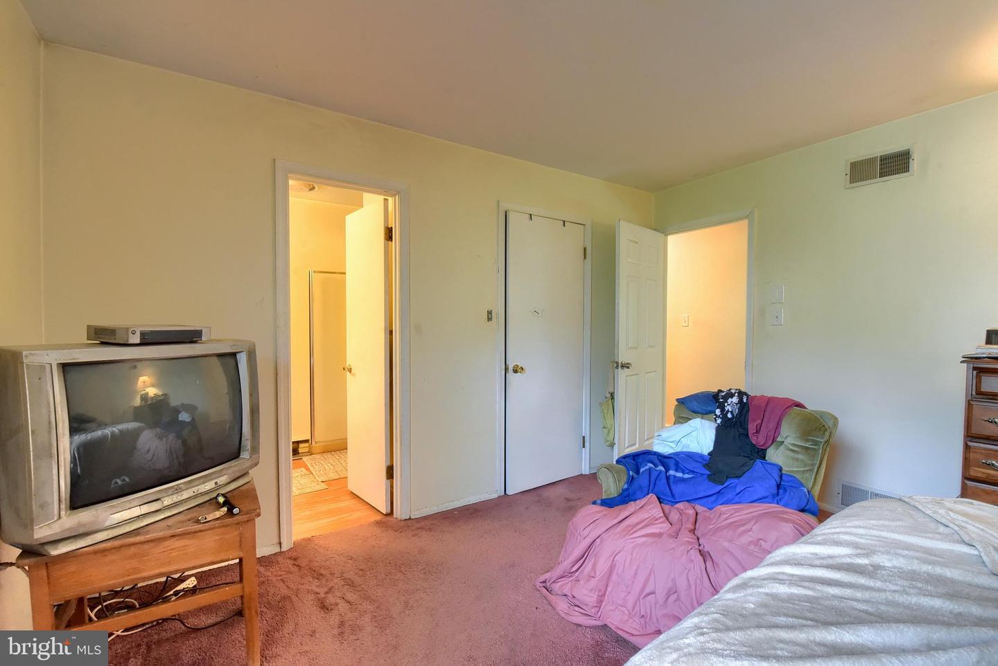 2204 Fenwick Ave Property Photo 28