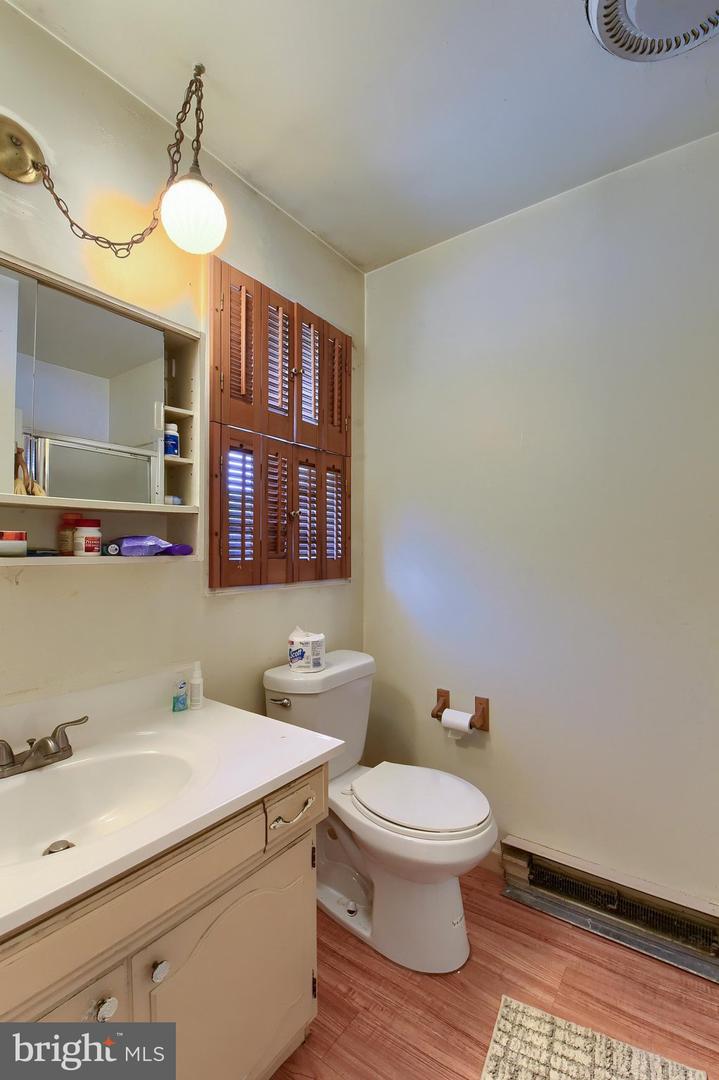 2204 Fenwick Ave Property Photo 30