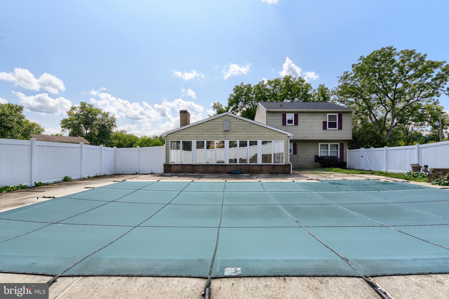 2204 Fenwick Ave Property Photo 37