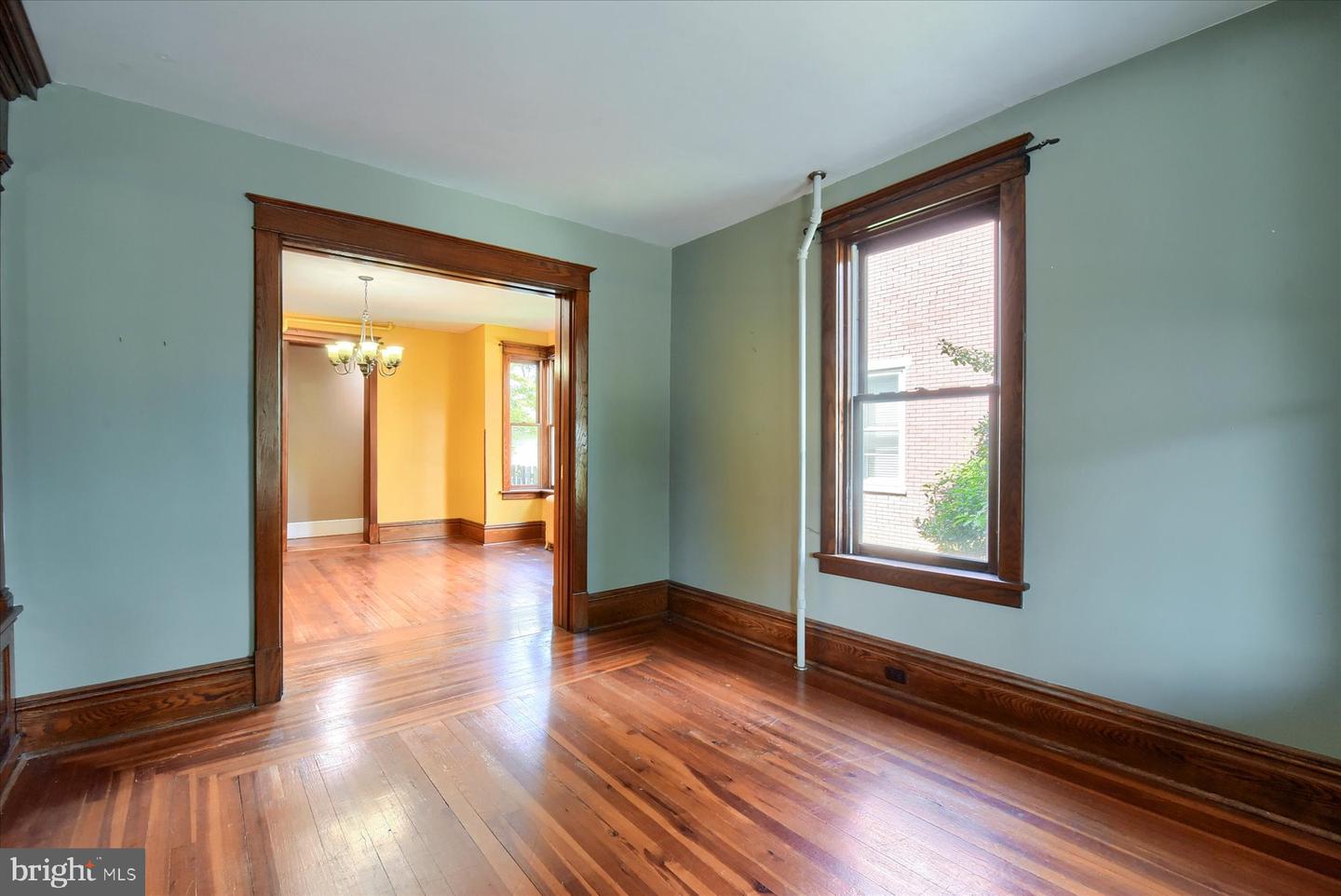 512 S Market St Property Photo 9