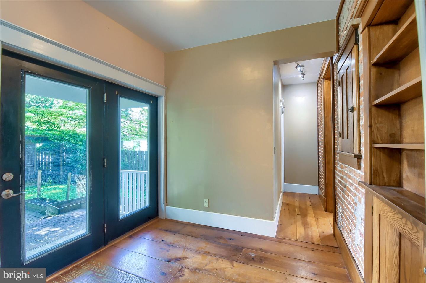 512 S Market St Property Photo 14