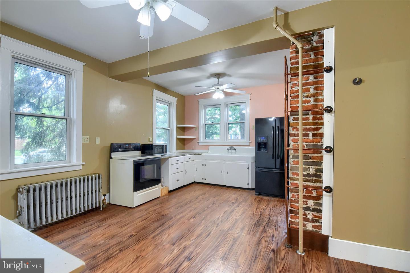512 S Market St Property Photo 16