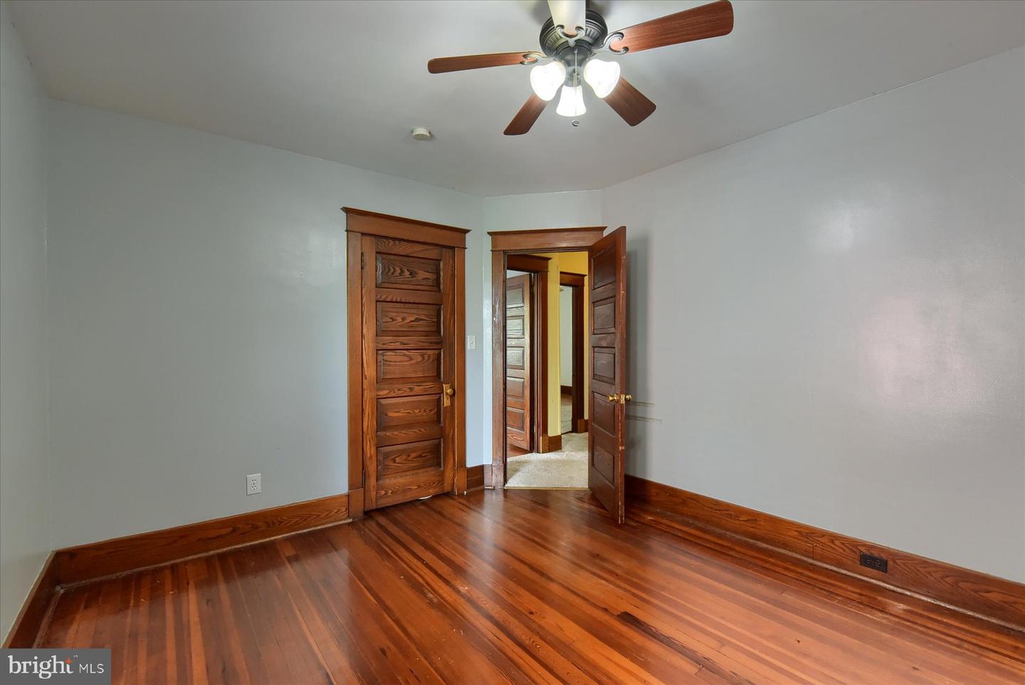 512 S Market St Property Photo 22