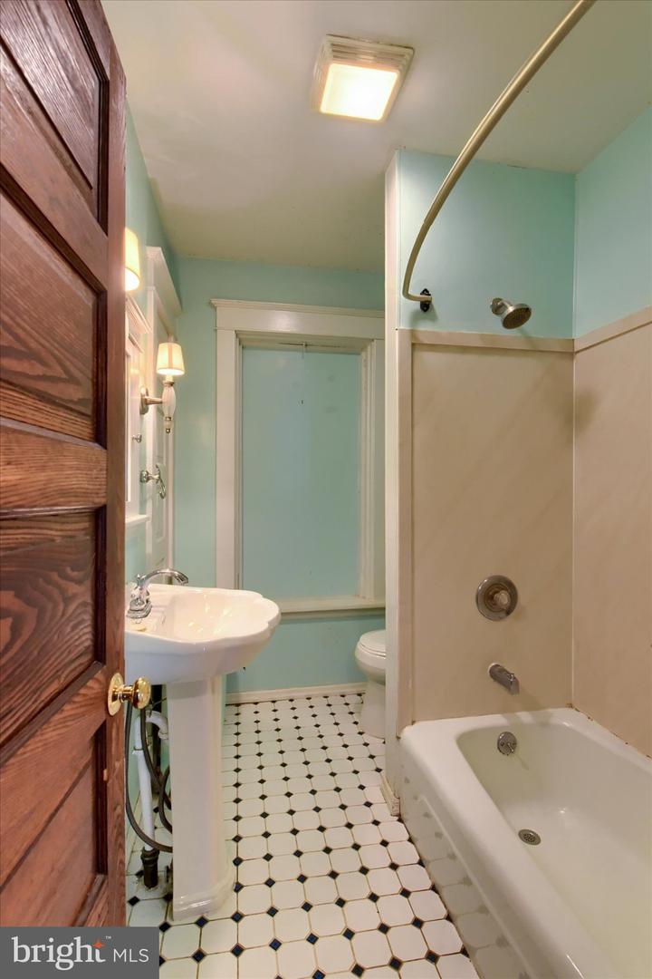 512 S Market St Property Photo 35