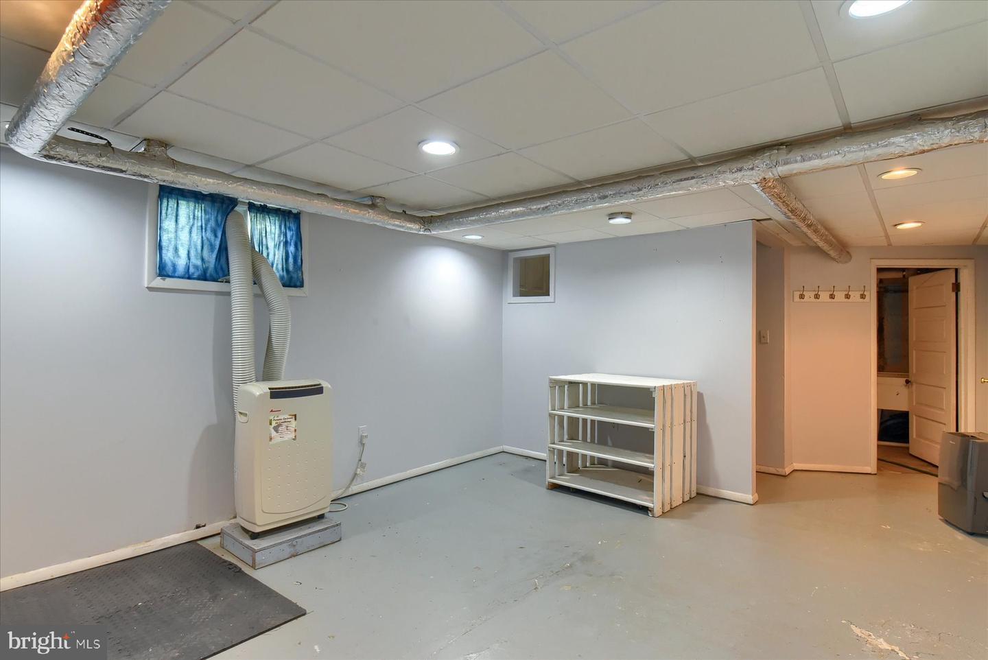 512 S Market St Property Photo 38