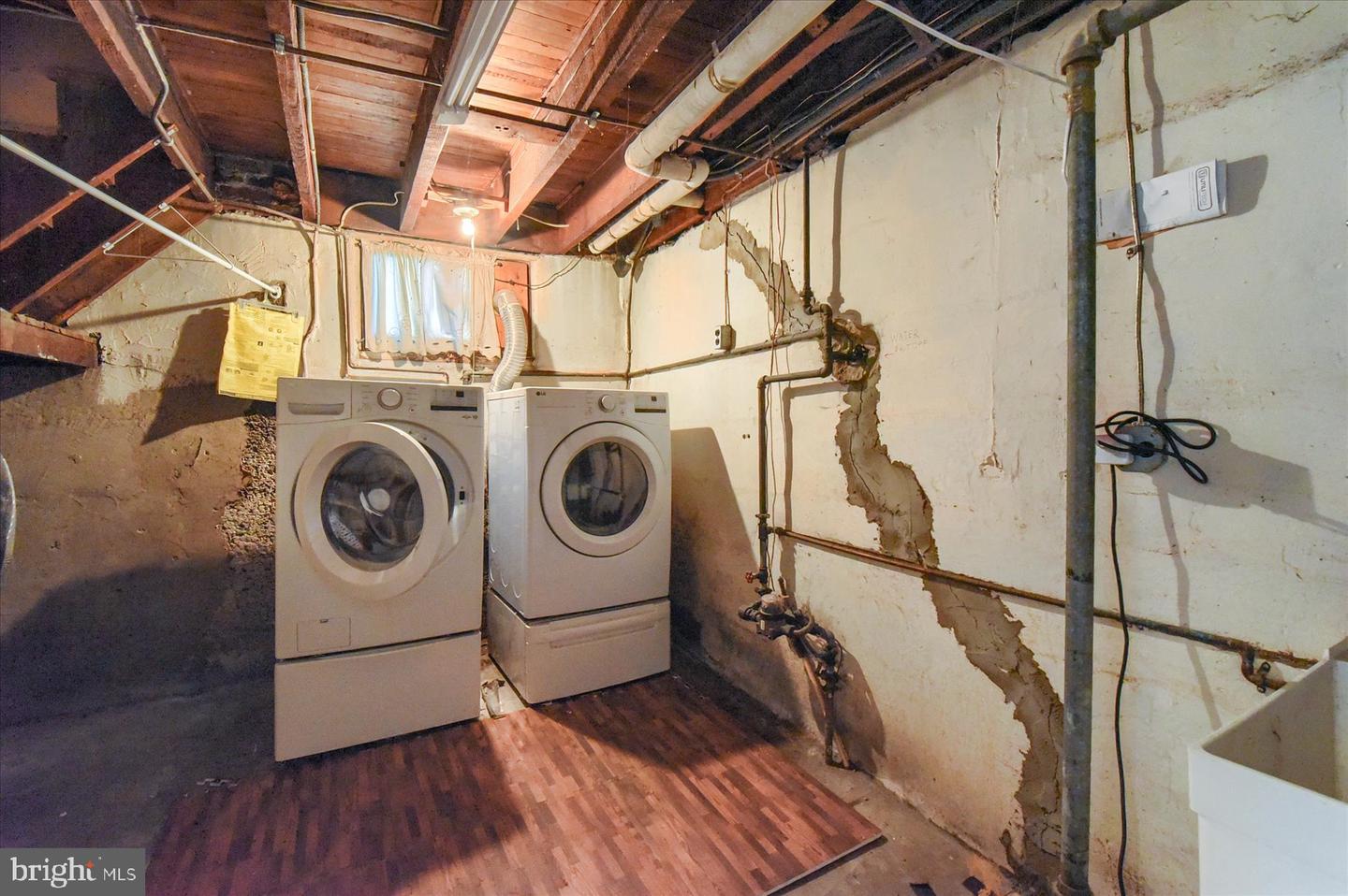 512 S Market St Property Photo 41