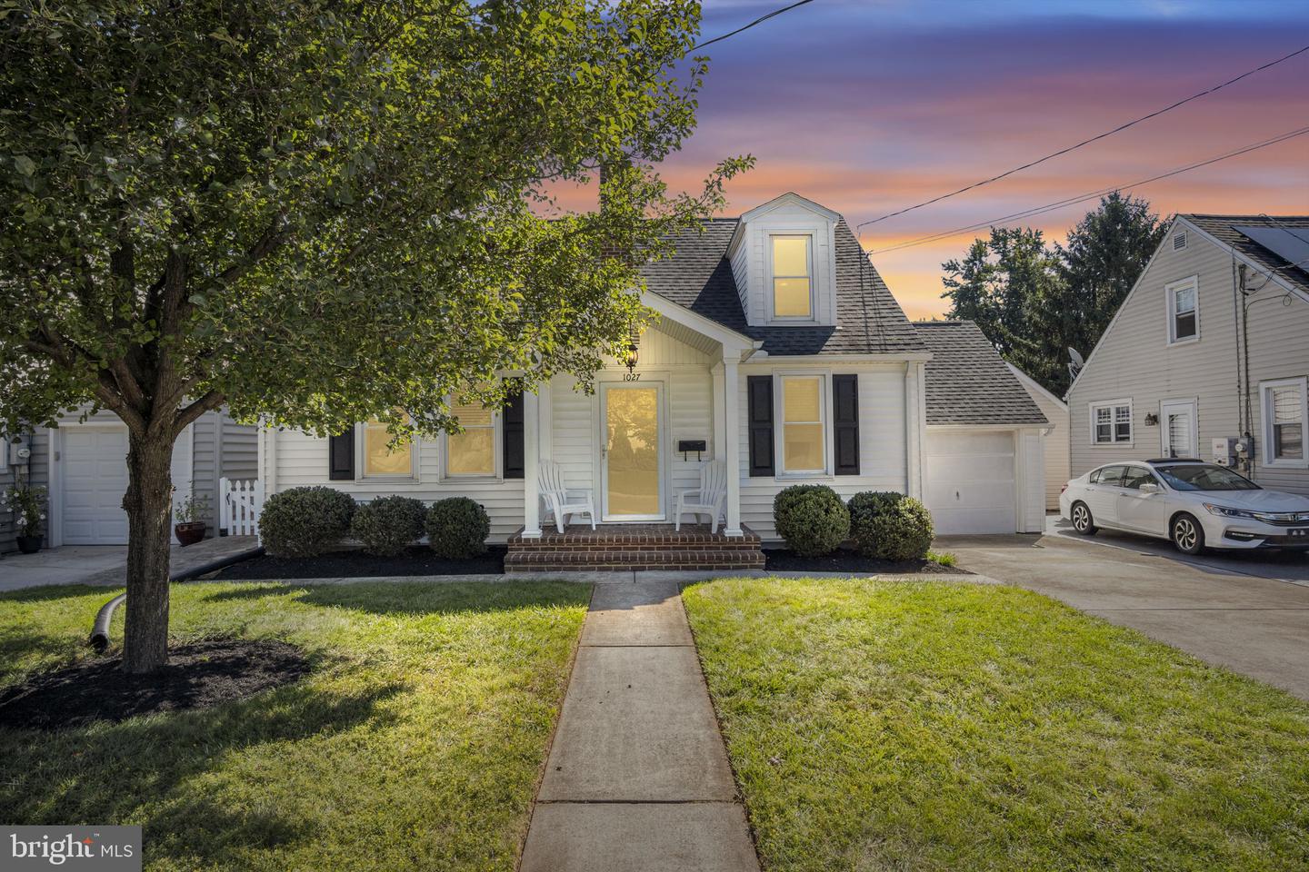 1027 N College St Property Photo 1