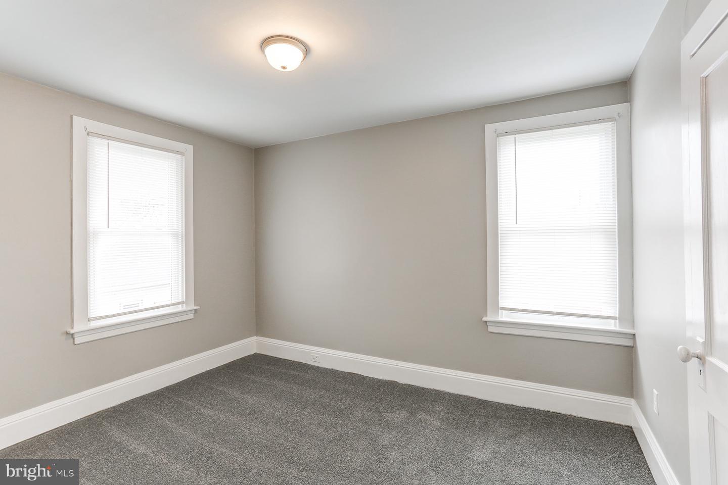 168 8th St Property Photo 6