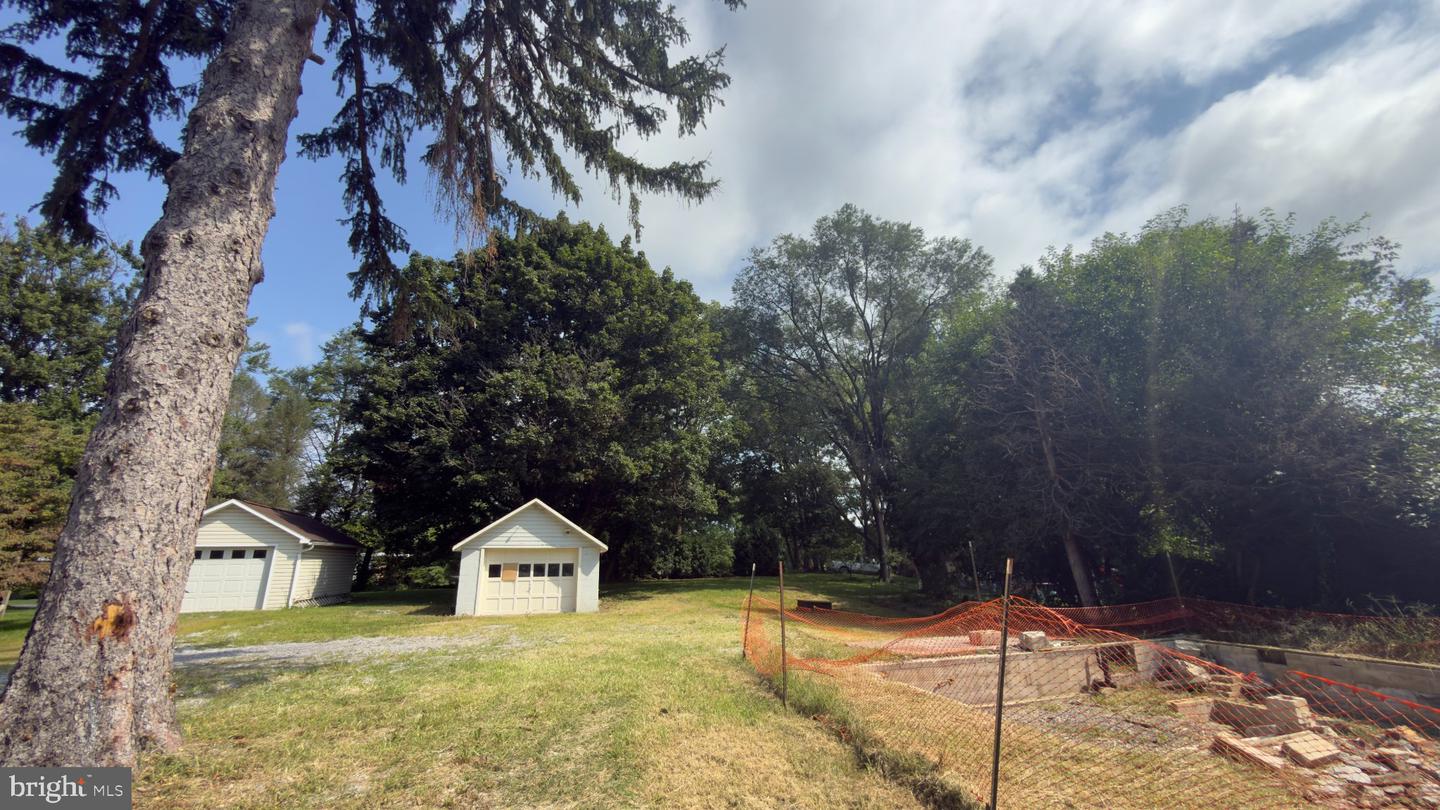 1506 W Trindle Rd Property Photo 5