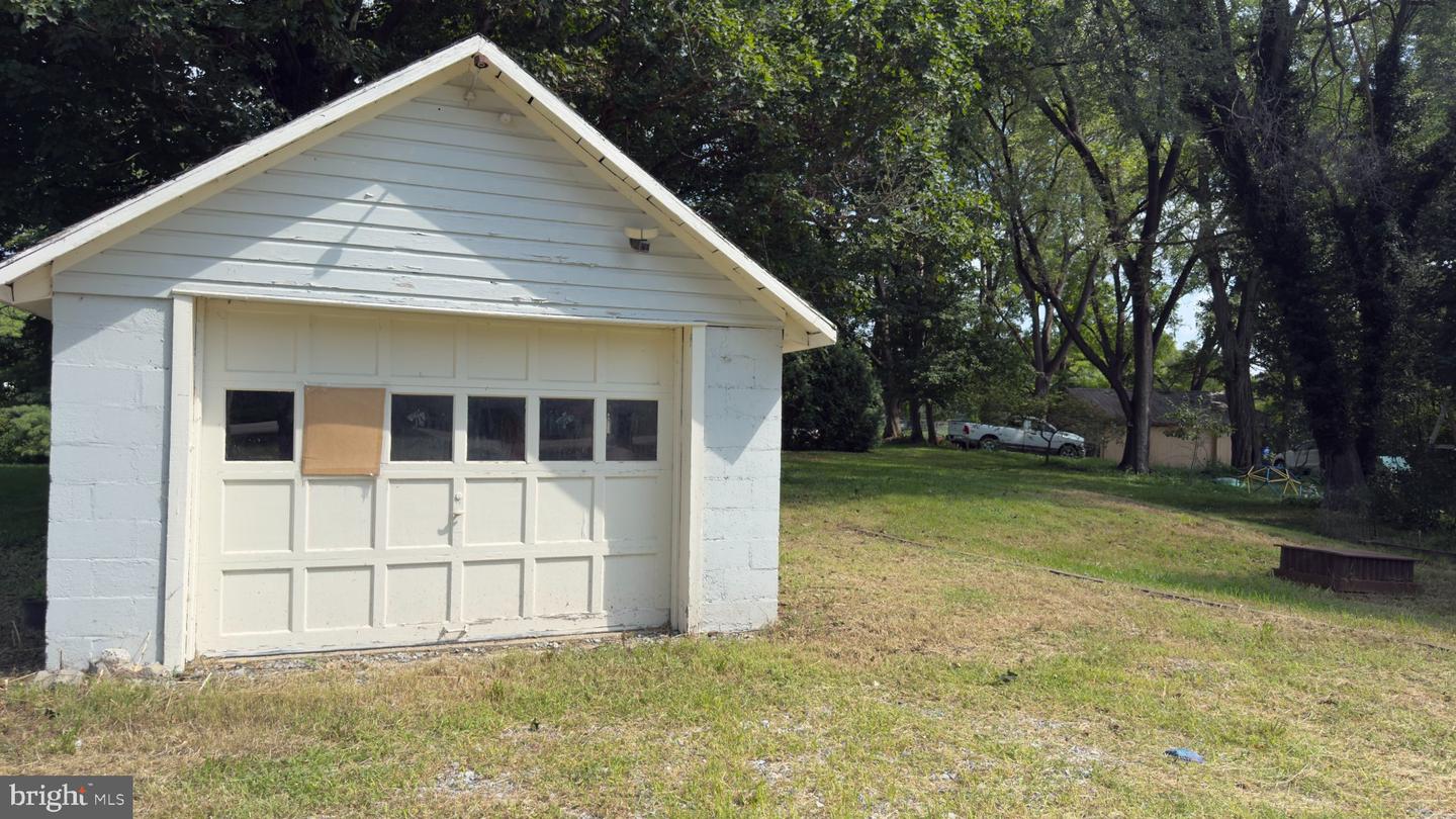 1506 W Trindle Rd Property Photo 8