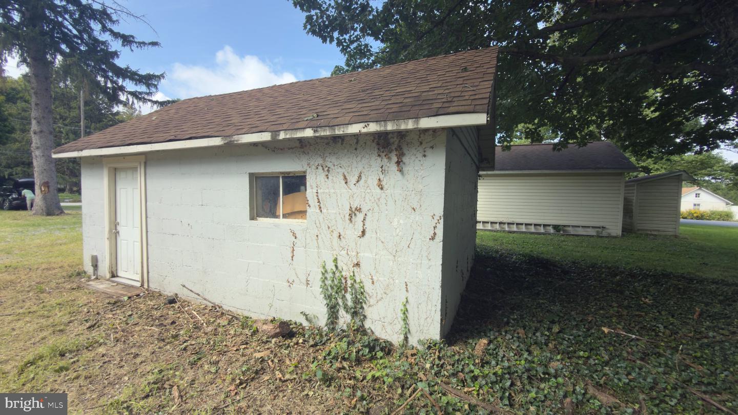 1506 W Trindle Rd Property Photo 18