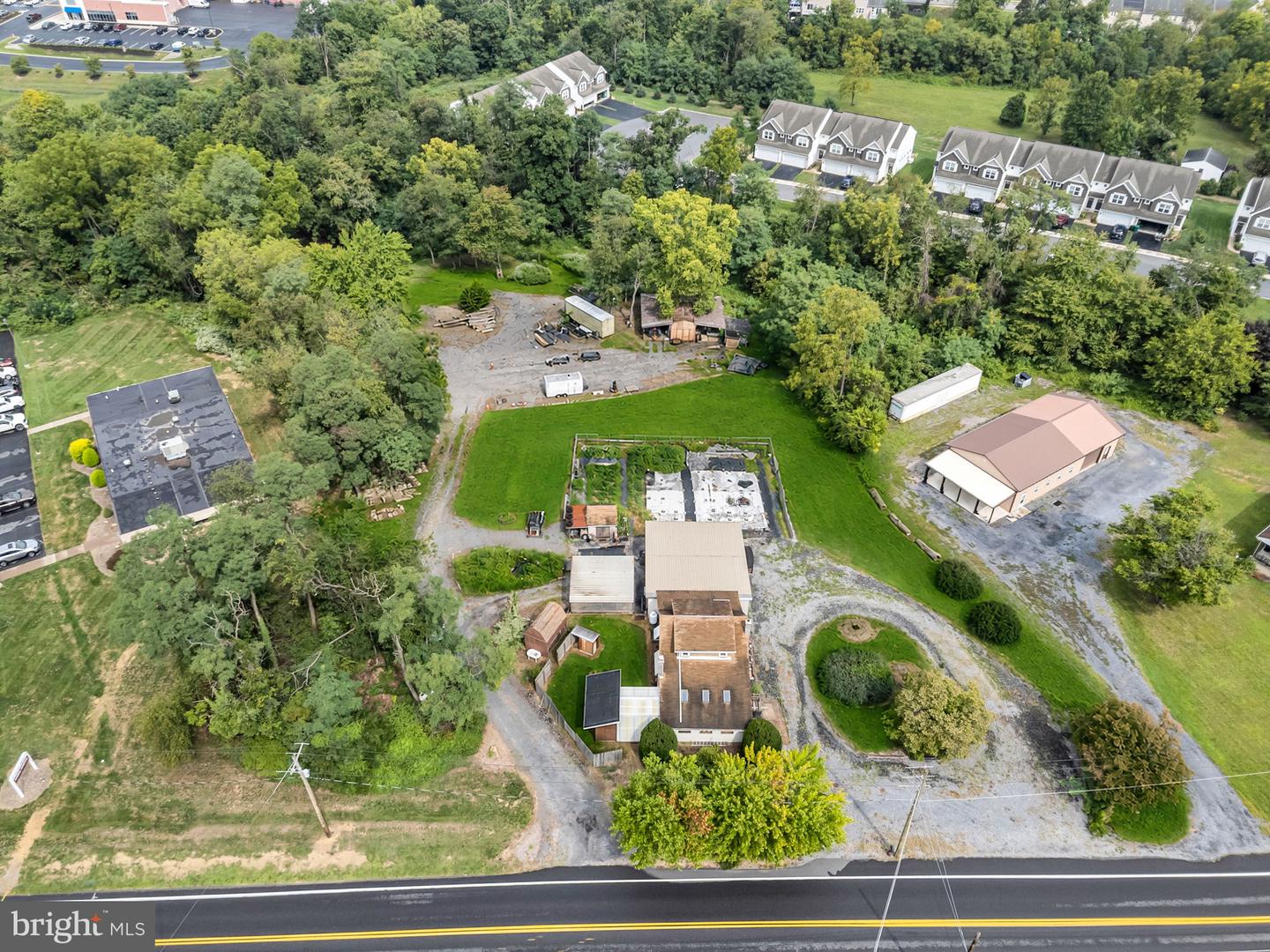 4460 Valley Rd Property Photo 3