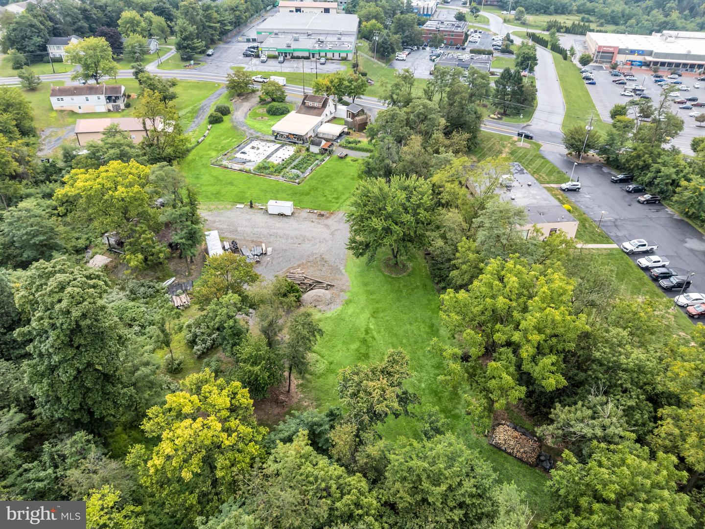 4460 Valley Rd Property Photo 11