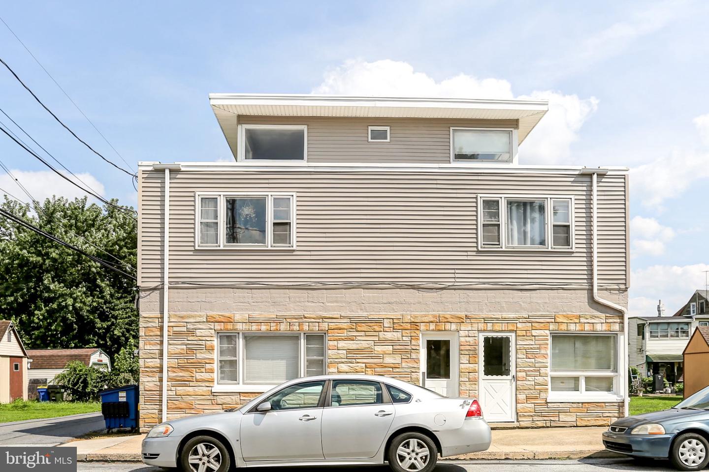 150 5th St #2c Property Photo 1