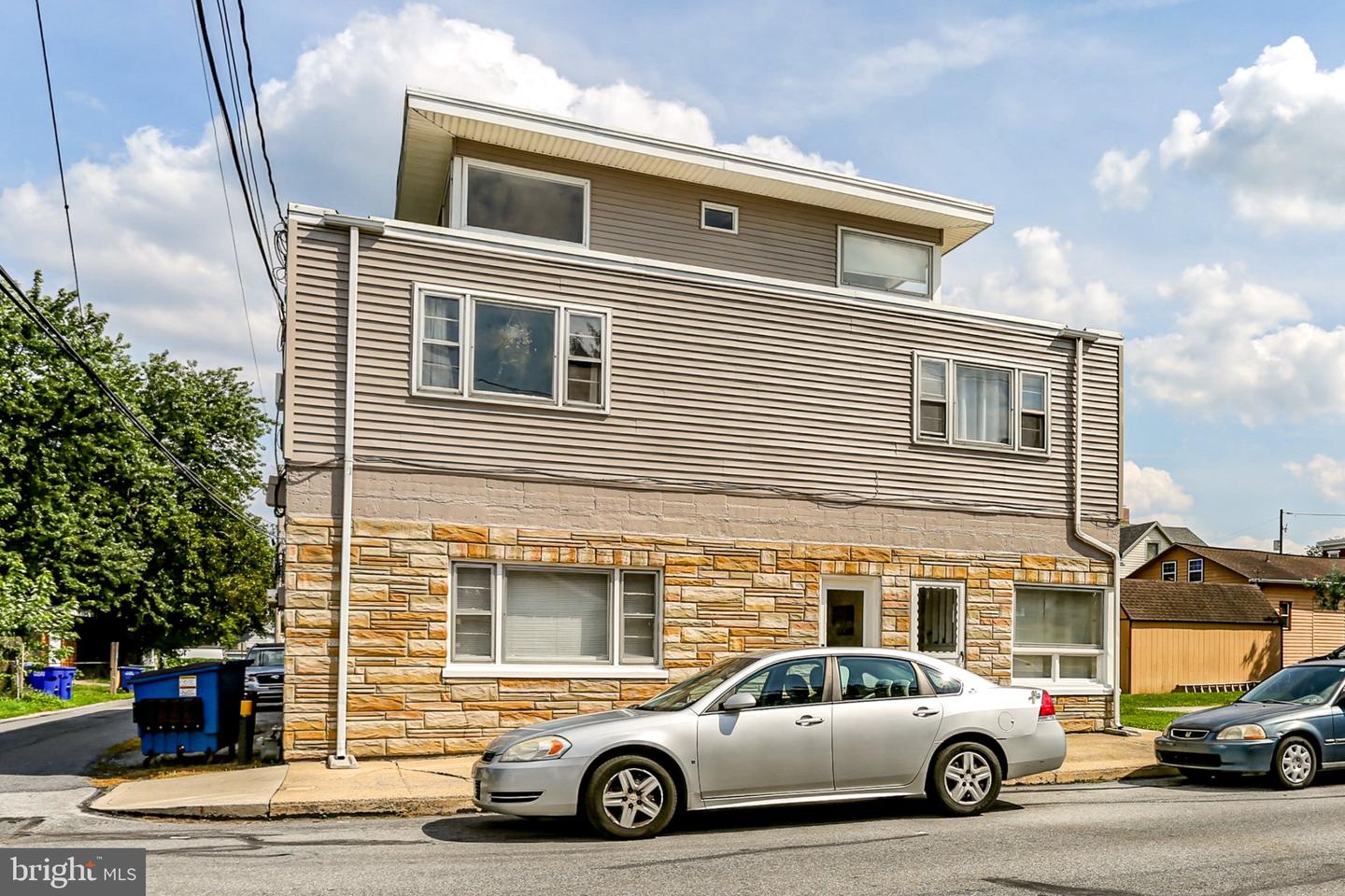 150 5th St #2c Property Photo 2