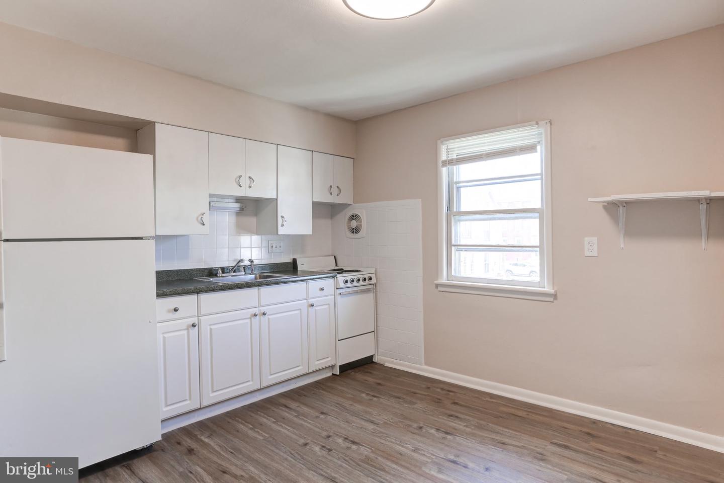 150 5th St #2c Property Photo 5