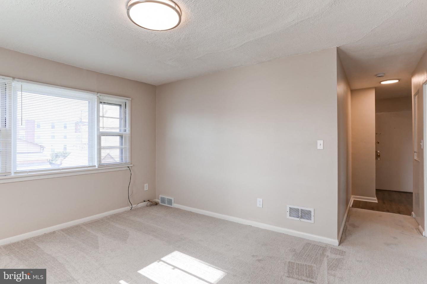 150 5th St #2c Property Photo 8