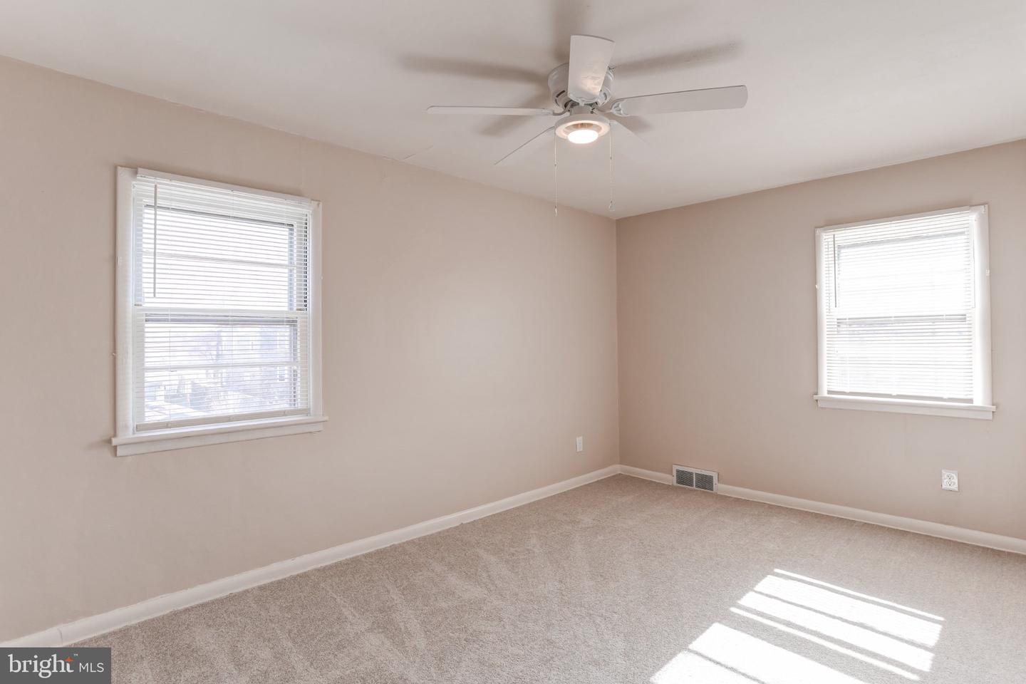 150 5th St #2c Property Photo 9