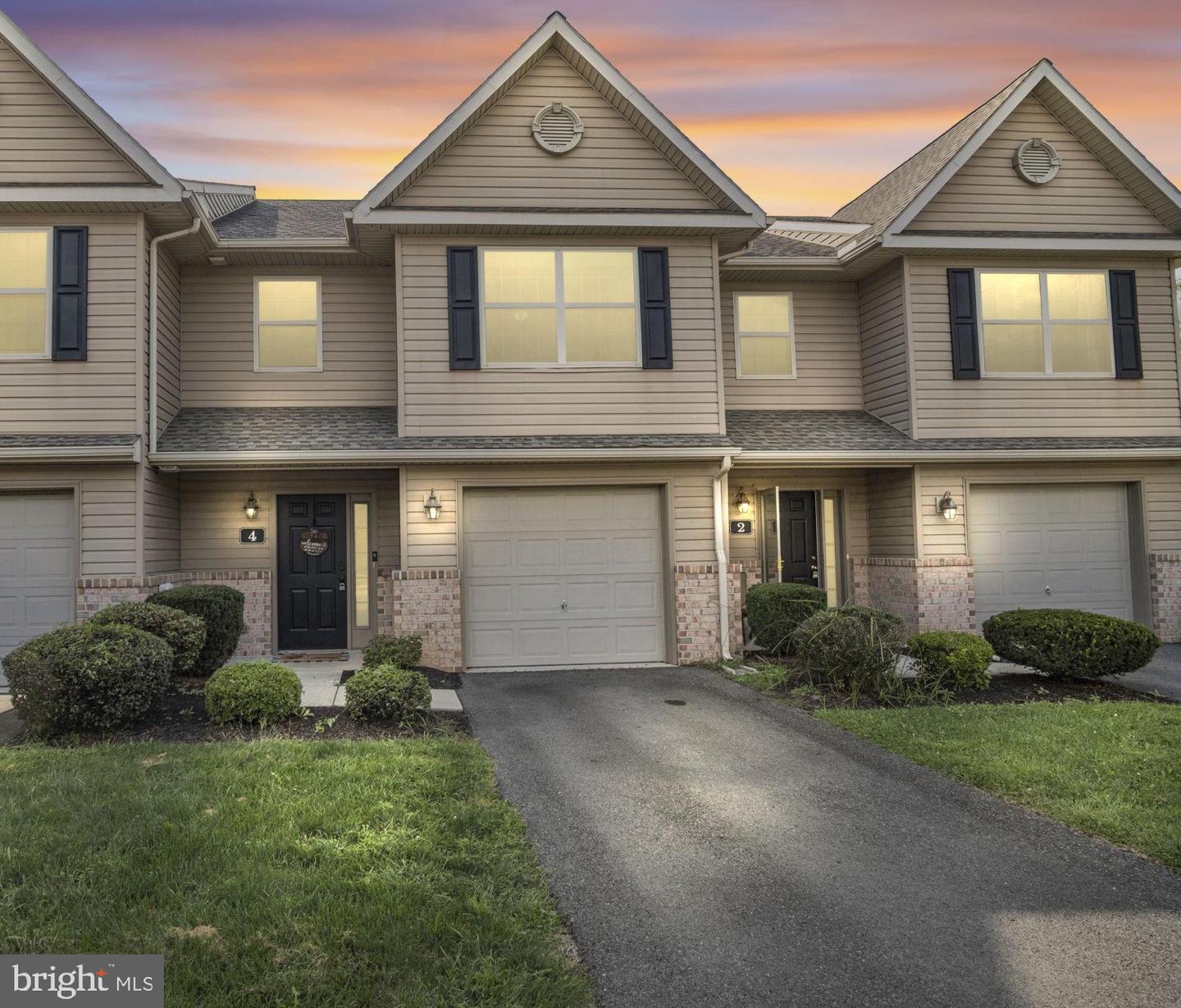 4 Brook Side Dr Property Photo 1