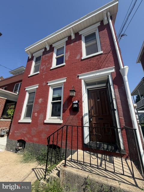 57 E North St Property Photo 1