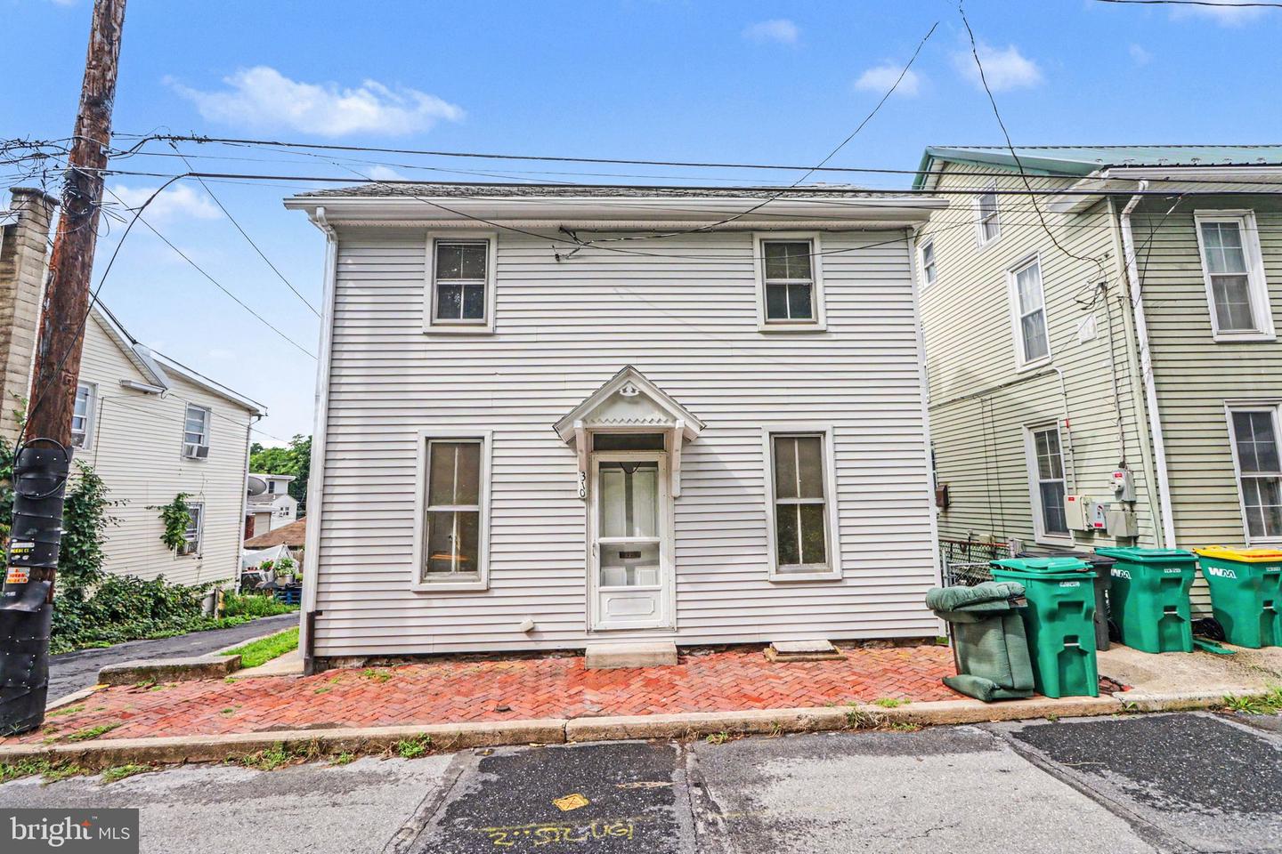 1310 2nd St Property Photo 1
