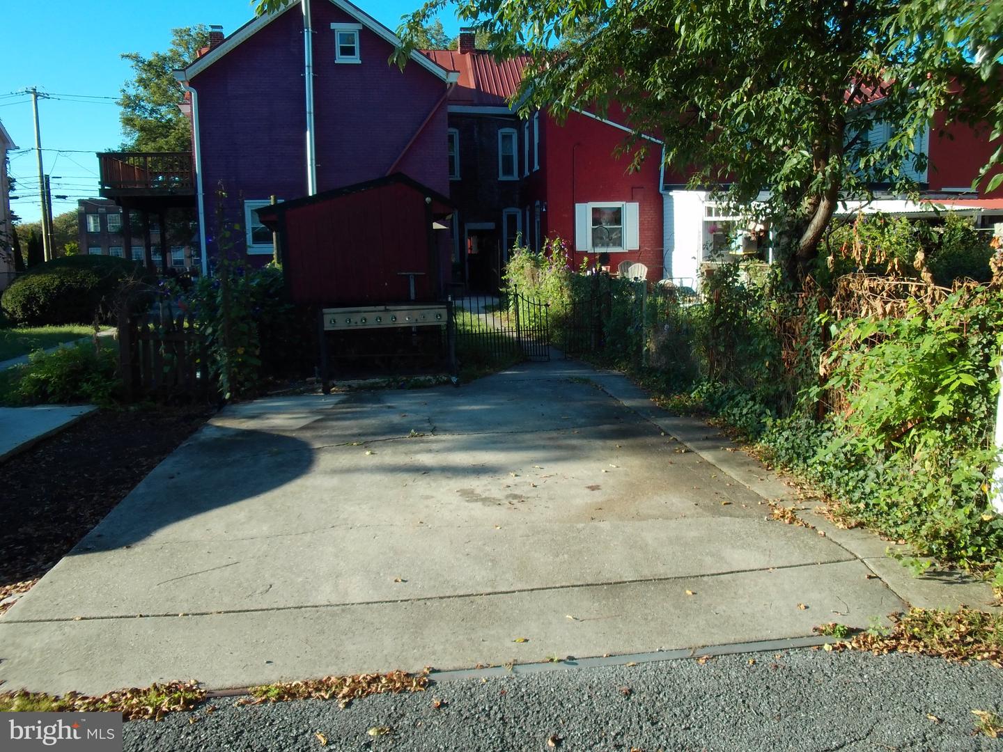333 E Louther St Property Photo 4