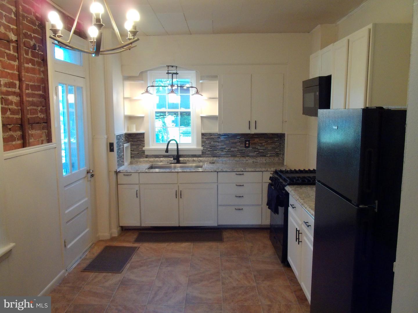 333 E Louther St Property Photo 8