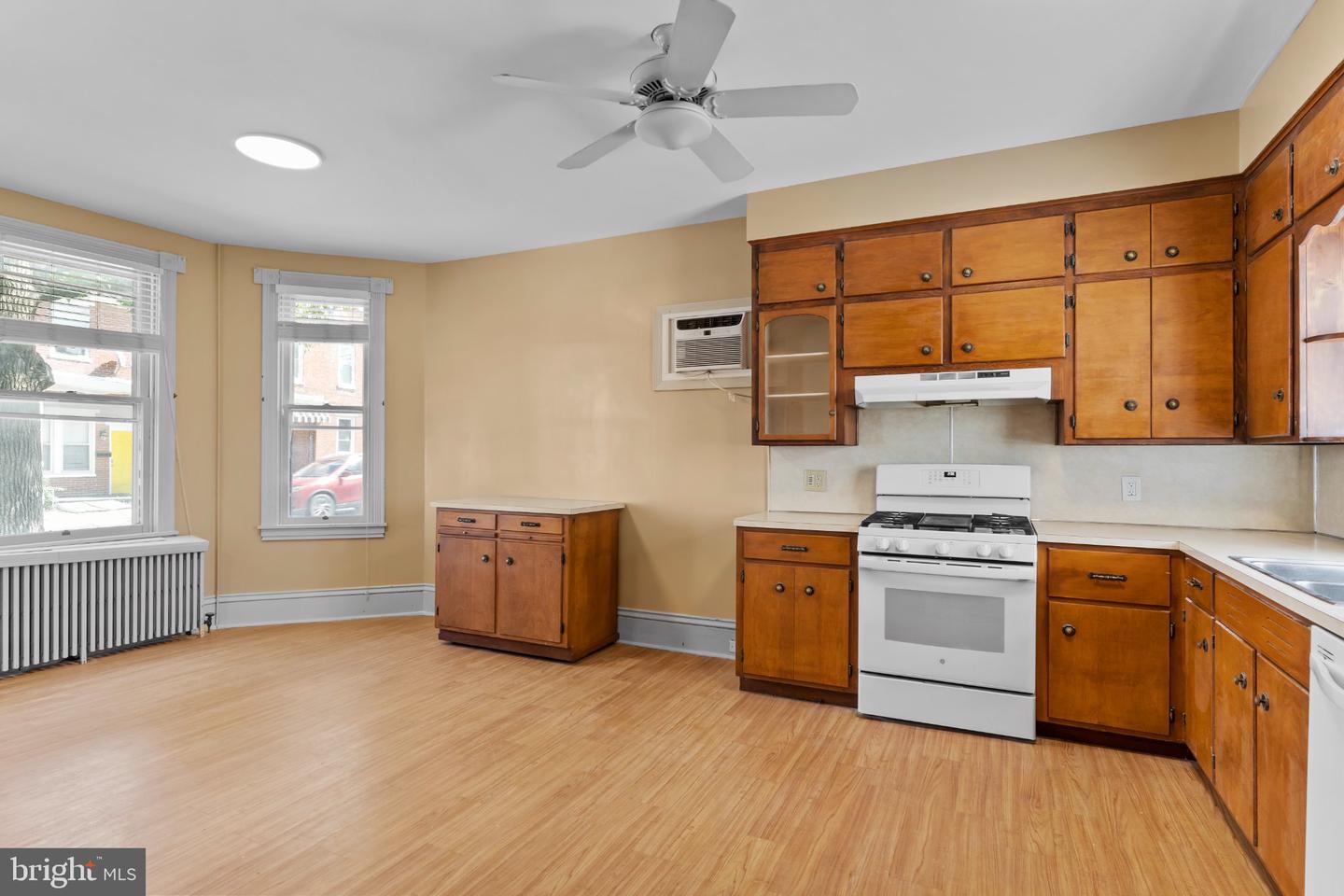 214 N College St Property Photo 9