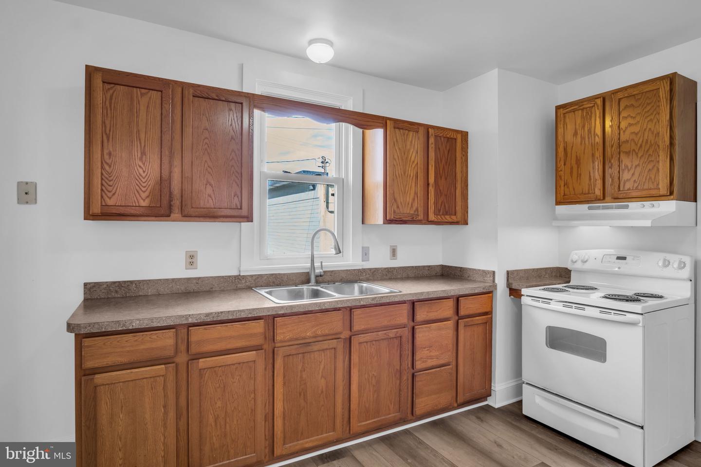 221 7th St Property Photo 13