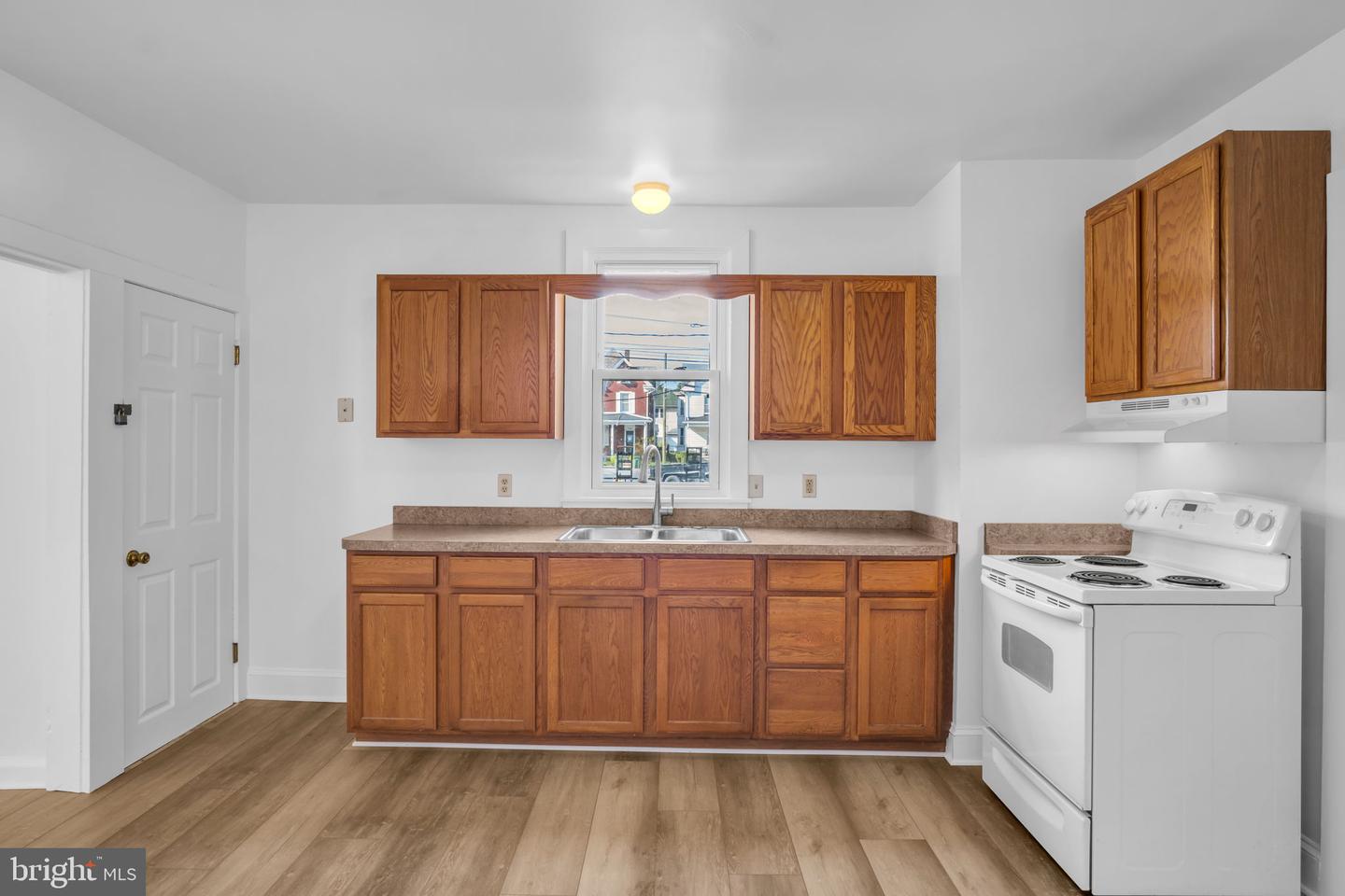 221 7th St Property Photo 15