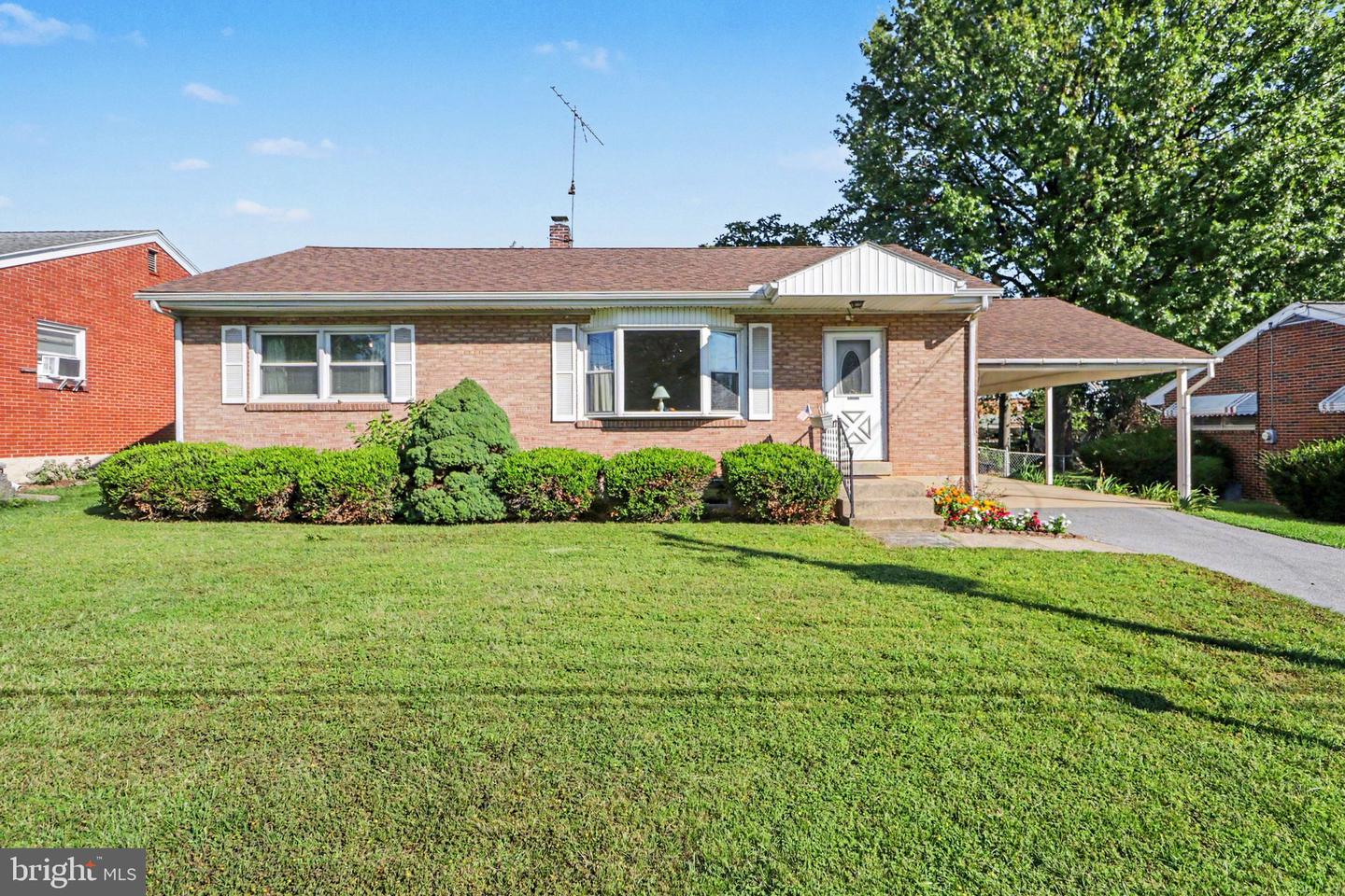 2860 Morningside Dr Property Photo 1