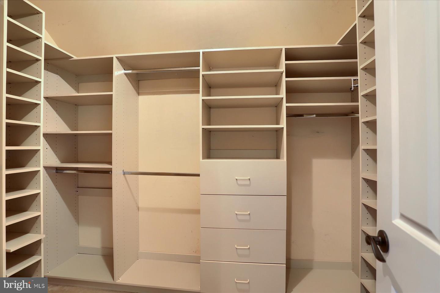 PACB2058438 Property Photo 23