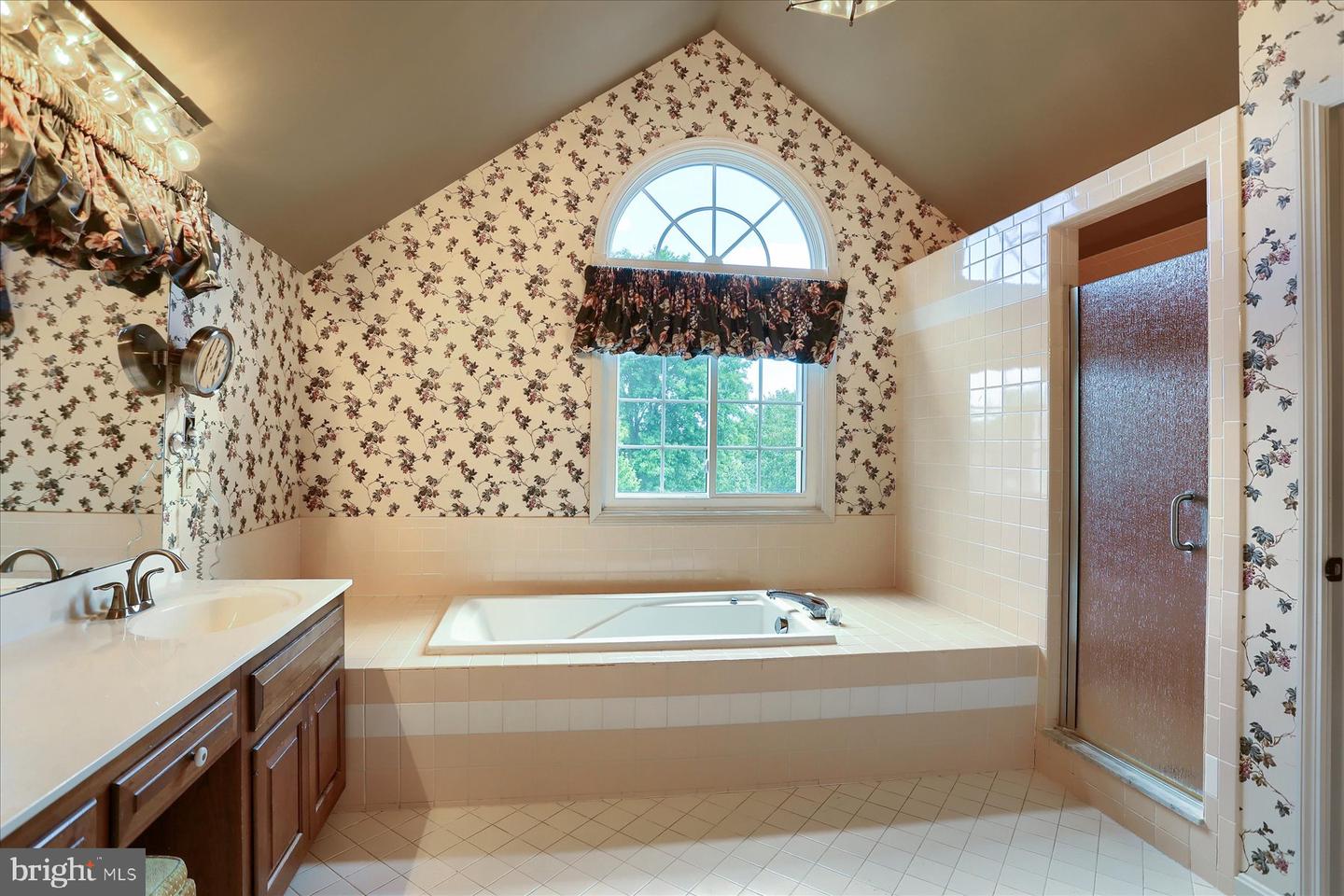 PACB2058438 Property Photo 24