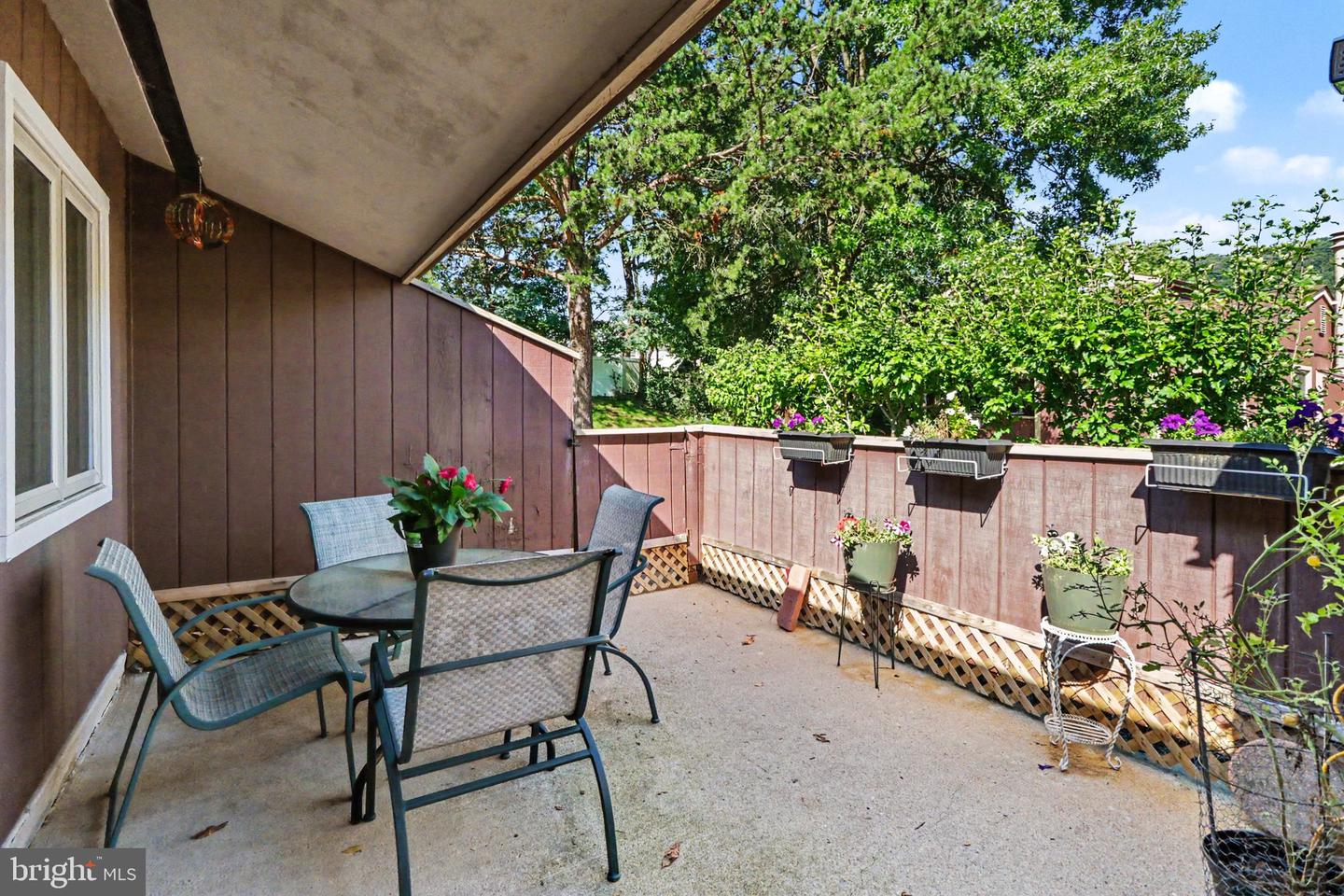848 Louise Ct Property Photo 26