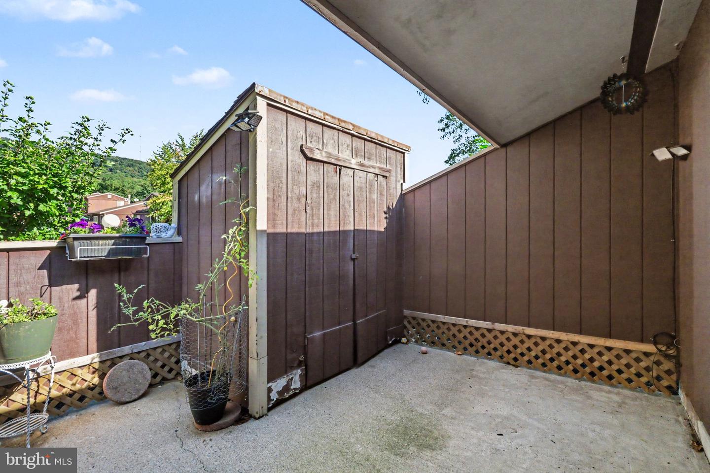 848 Louise Ct Property Photo 27