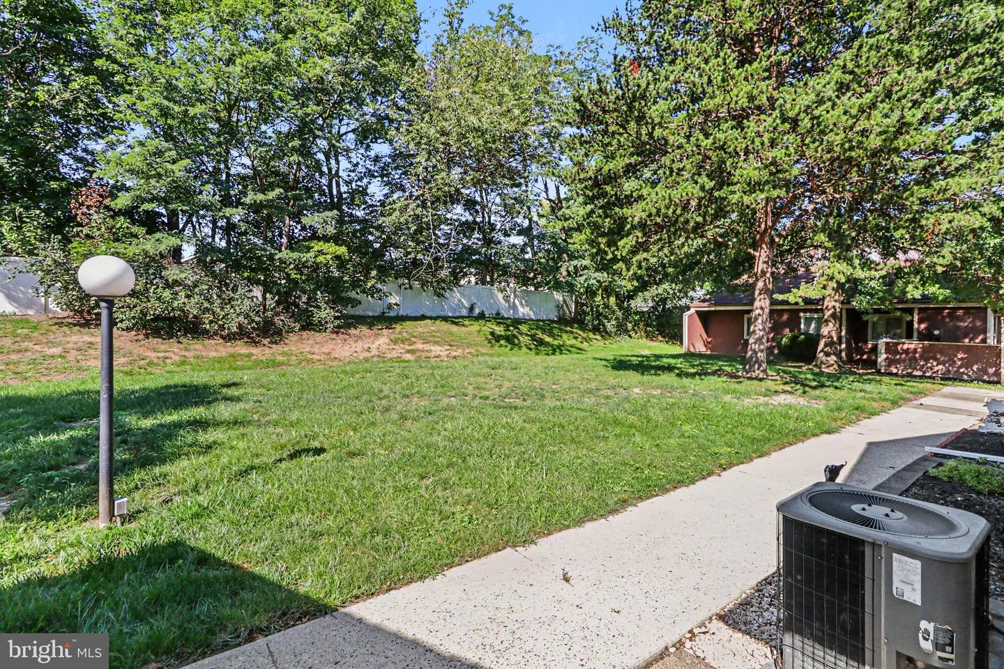 848 Louise Ct Property Photo 28