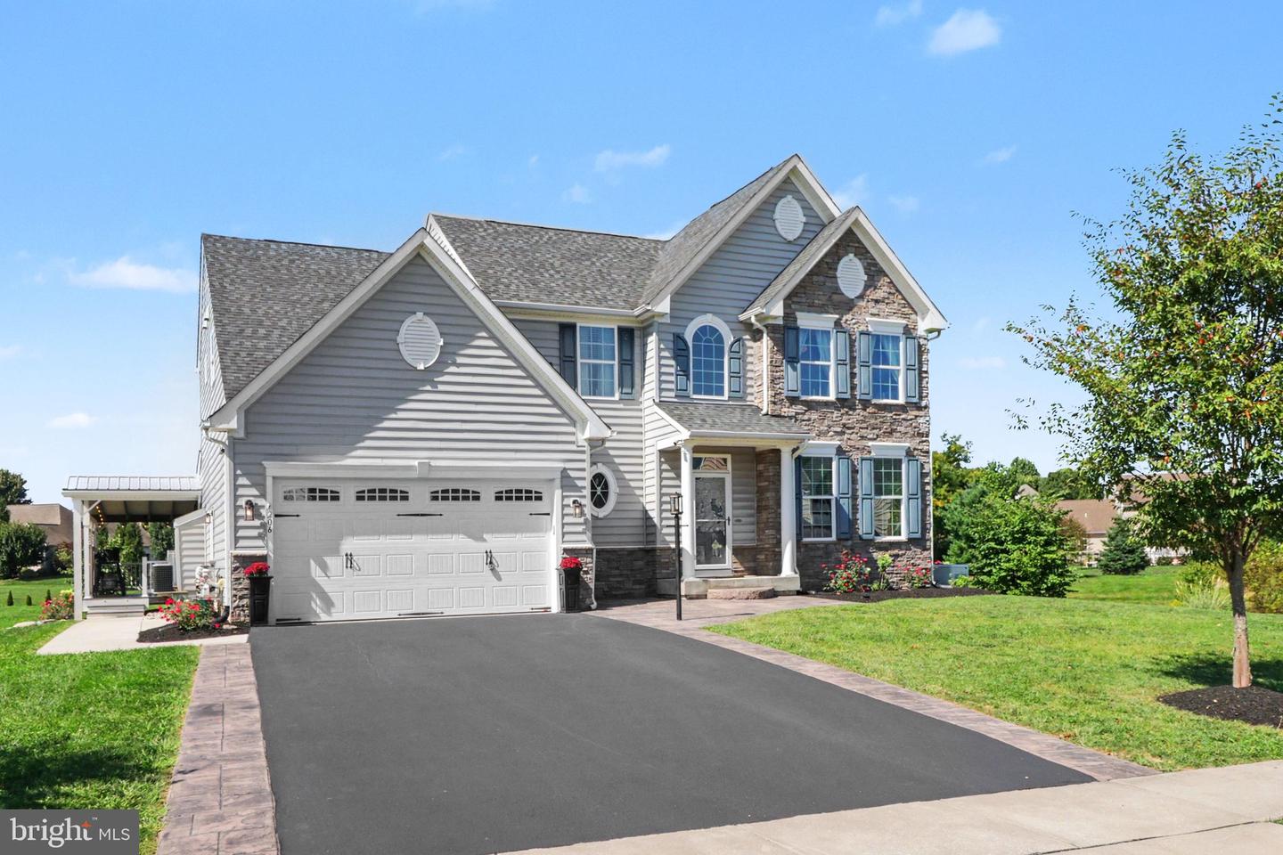 206 Tavern Blvd. Property Photo 1
