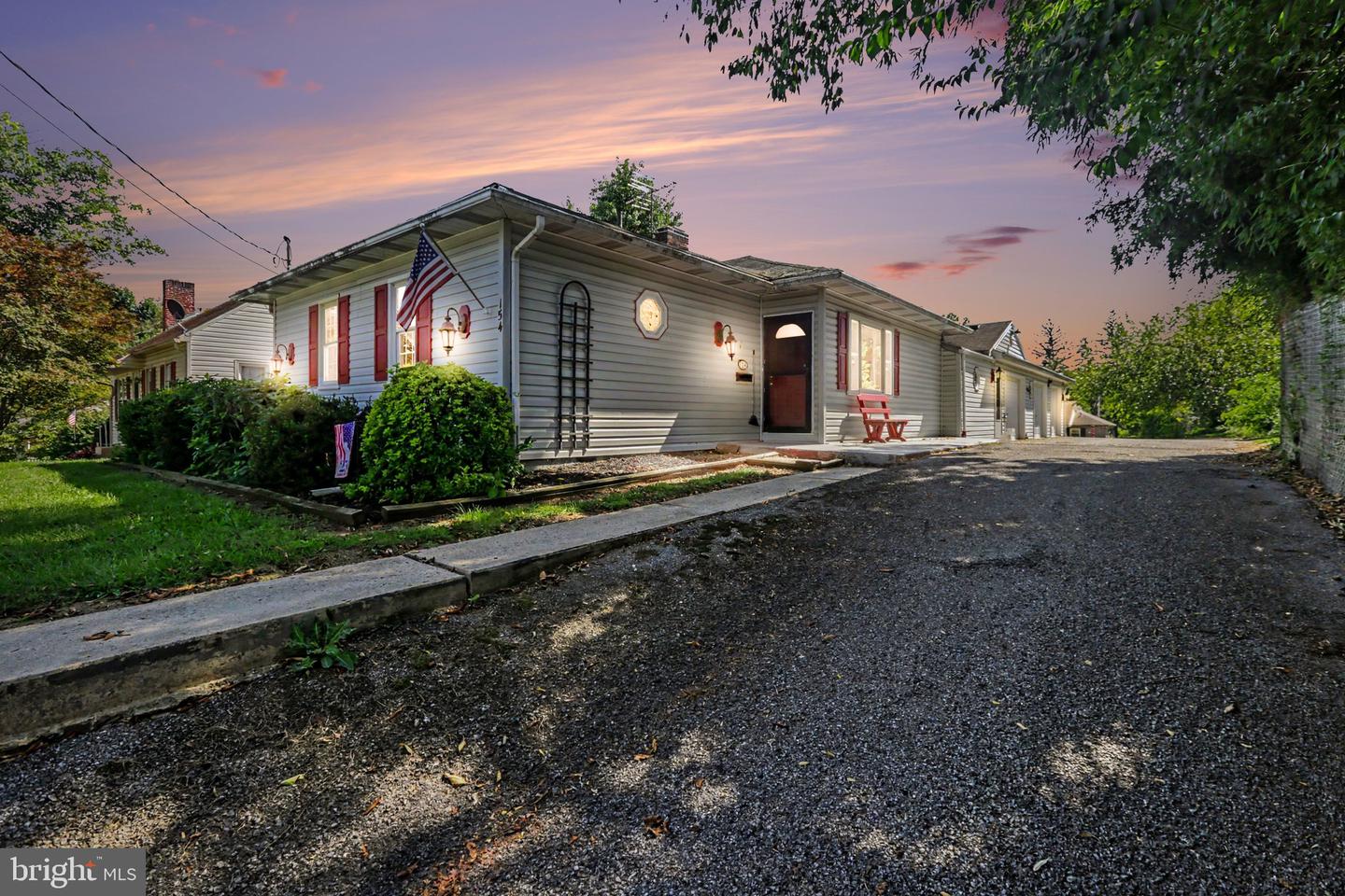 154 W I St Property Photo 1