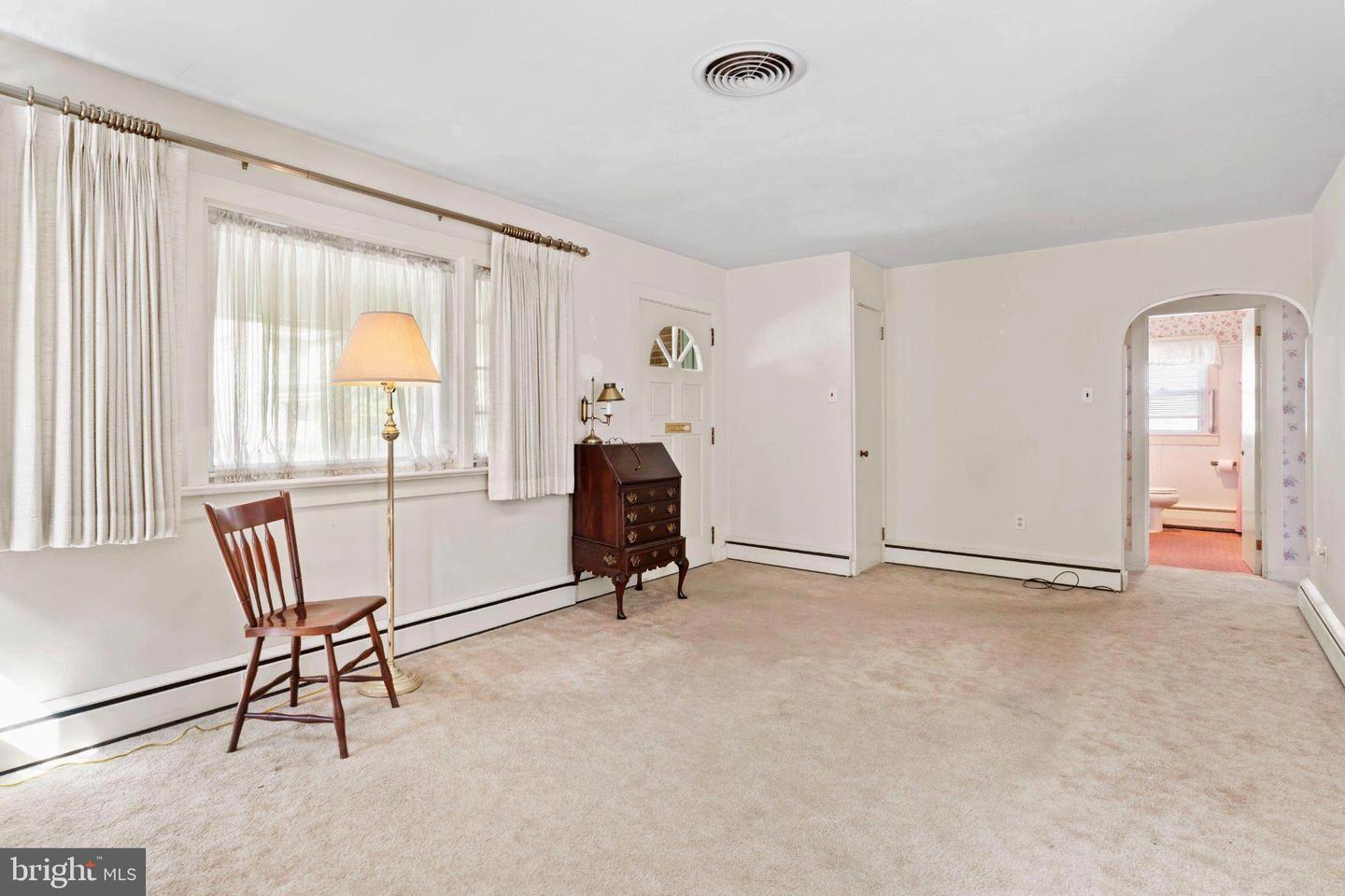 325 Franklin St Property Photo 5