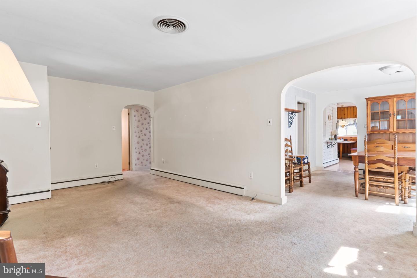 325 Franklin St Property Photo 6