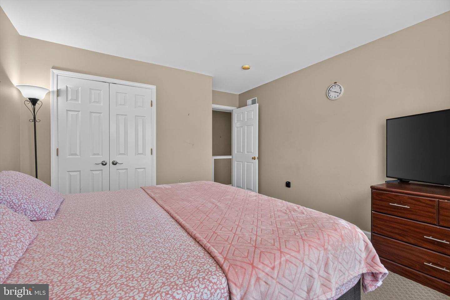 2 Court Ln Property Photo 24
