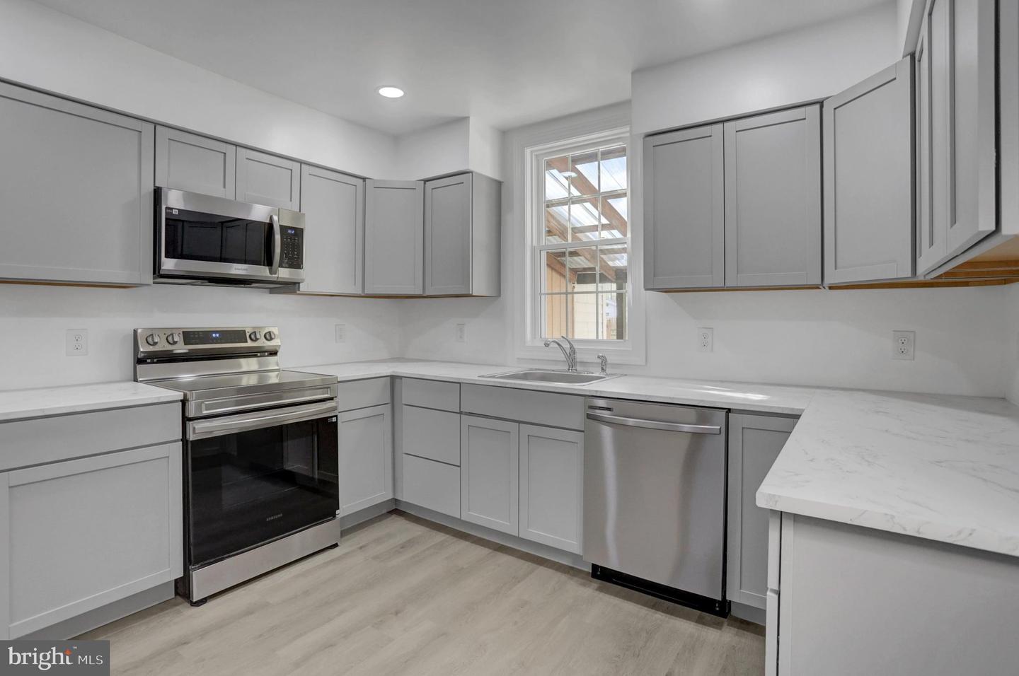 334 W Penn St Property Photo 10